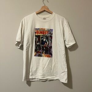 Uniqlo White Graphic Short Sleeve Tee